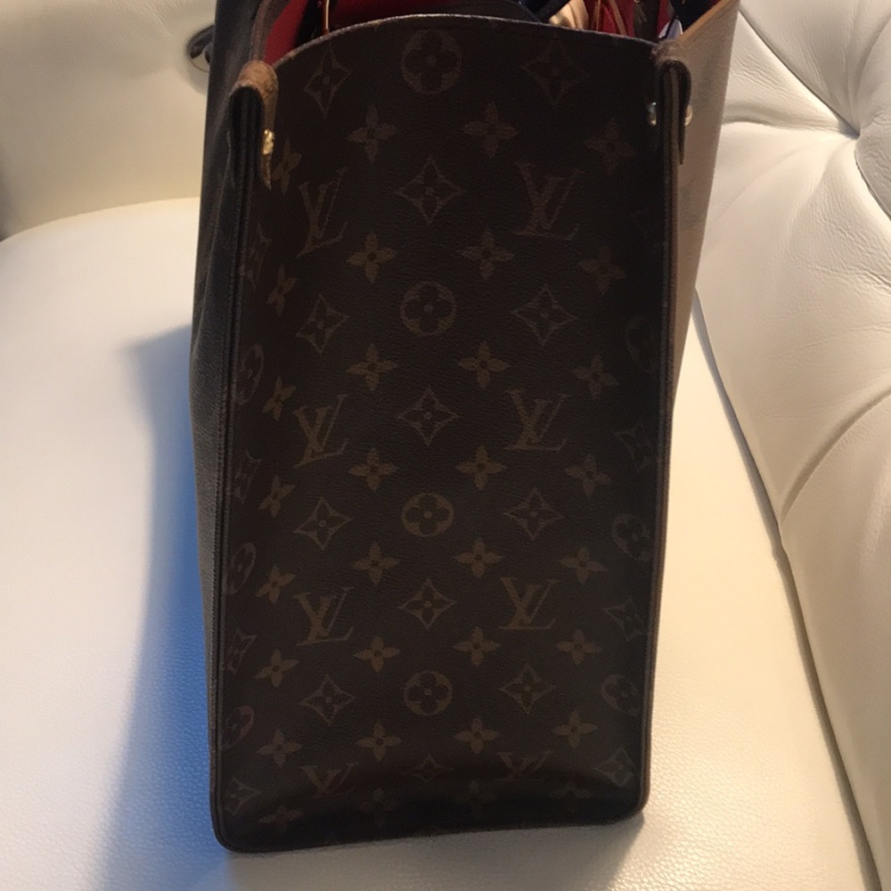 SOLD! Gorgeous Authentic Louis Vuitton Big Reverse Bag / Tote ๐. Like New. - Picture 8 of 16